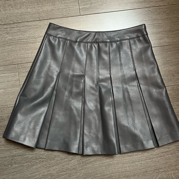 Pleated pleather skirt - Picture 1 of 2